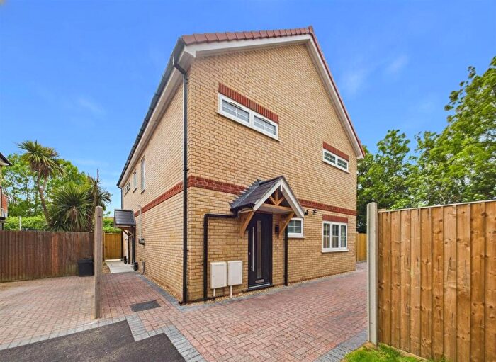 3 Bedroom Semi-Detached House For Sale In Berkeley Close, Ruislip, HA4