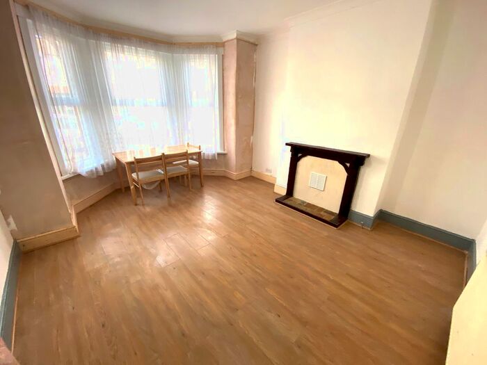 1 Bedroom Flat To Rent In Veron Rd, Seven Kings, IG3