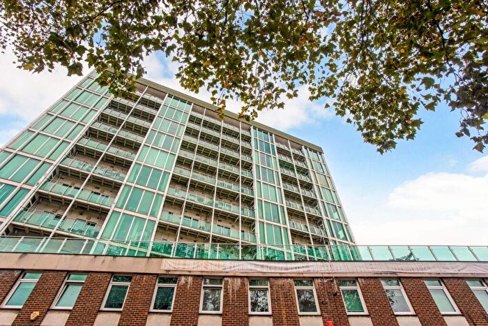 1 Bedroom Flat To Rent In Greens End Woolwich, SE18