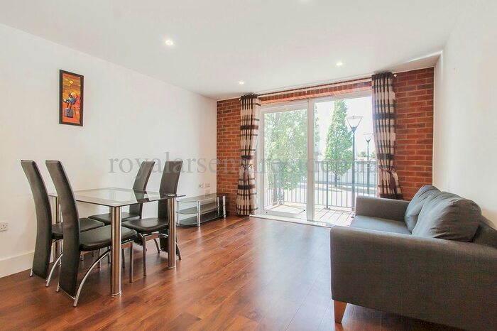 2 Bedroom Flat To Rent In Warehouse Court, No. Street, Royal Arsenal, SE18