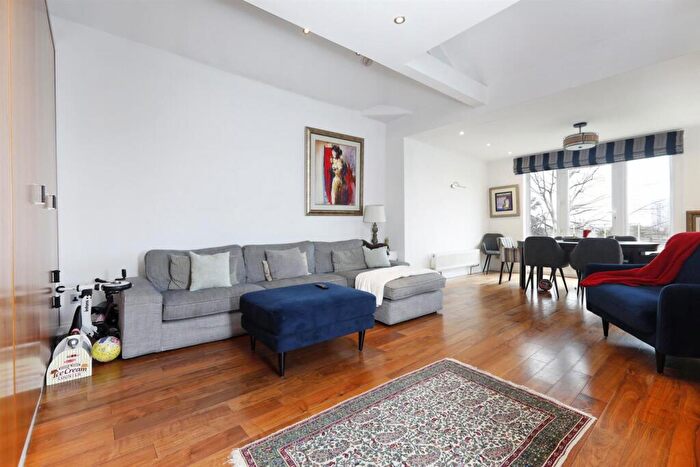 3 Bedroom Flat For Sale In Marlborough Hill, St John's Wood, NW8