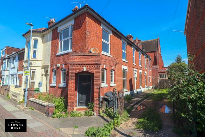 4 Bedroom House To Rent In Fawcett Road, Southsea, PO4