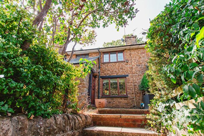 3 Bedroom Terraced House For Sale In Shotteswell, Vicarage Close, OX17