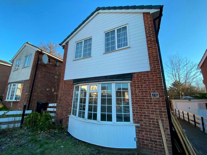 3 Bedroom House To Rent In Red Lodge Close, Leeds, LS8