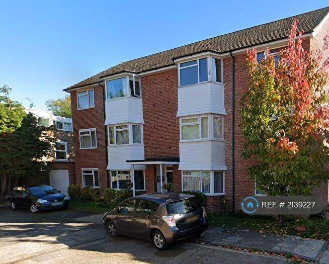 2 Bedroom Flat To Rent In Oak Hill, Surbiton, KT6
