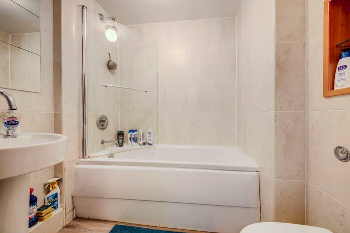1 Bedroom Flat For Sale In Cameronian Square, Worsdell Drive, NE8