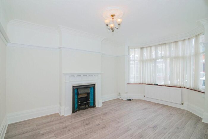 1 Bedroom Flat To Rent In Elm Road, East Sheen, SW14