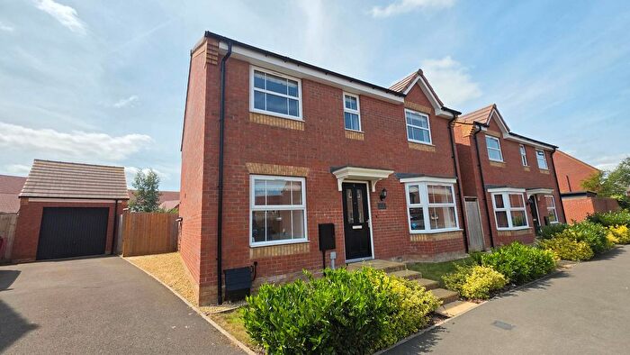 4 Bedroom Detached House For Sale In Squadron Avenue, Southam, CV47