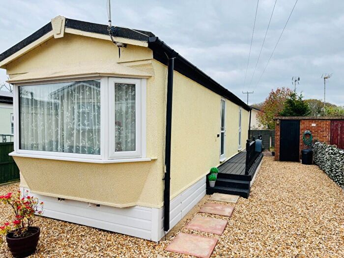 2 Bedroom Mobile Home For Sale In Church Farm Close, SO45