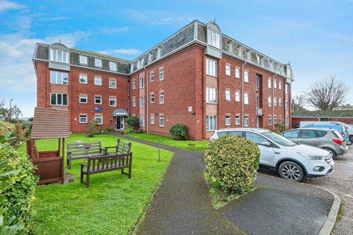 2 Bedroom Flat For Sale In North Road, Minehead, TA24