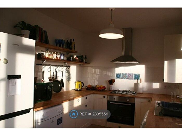 1 Bedroom Flat To Rent In Conway House, London, SW2