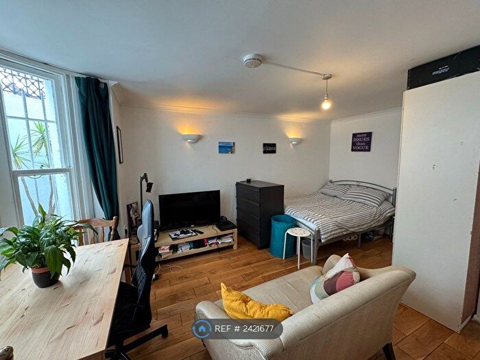 Studio To Rent In Perham Road, London, W14