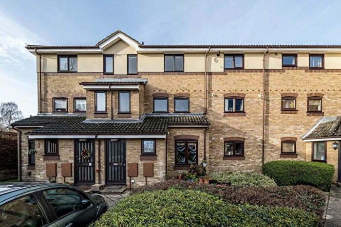 1 Bedroom Maisonette For Sale In Chaseley Drive, Chiswick, W4