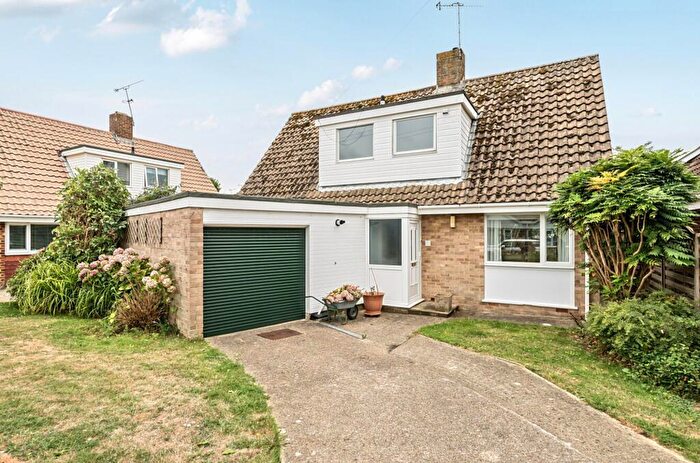 3 Bedroom Detached House For Sale In Hedgeway, Felpham, PO22