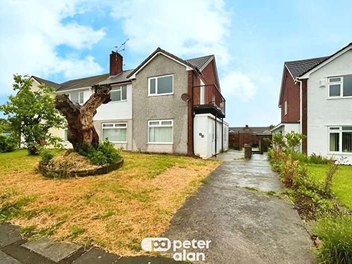 3 Bedroom Maisonette To Rent In Dochdwy Road, Llandough, Penarth, CF64