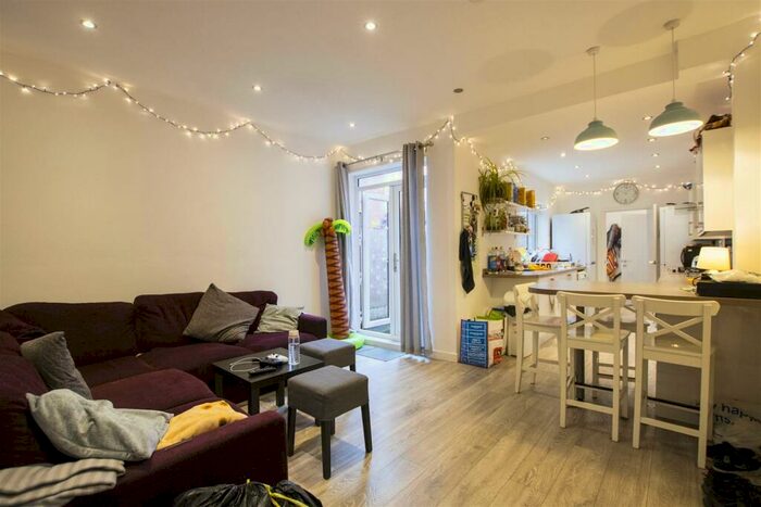 6 Bedroom House To Rent In Raddlebarn Road, Birmingham, B29