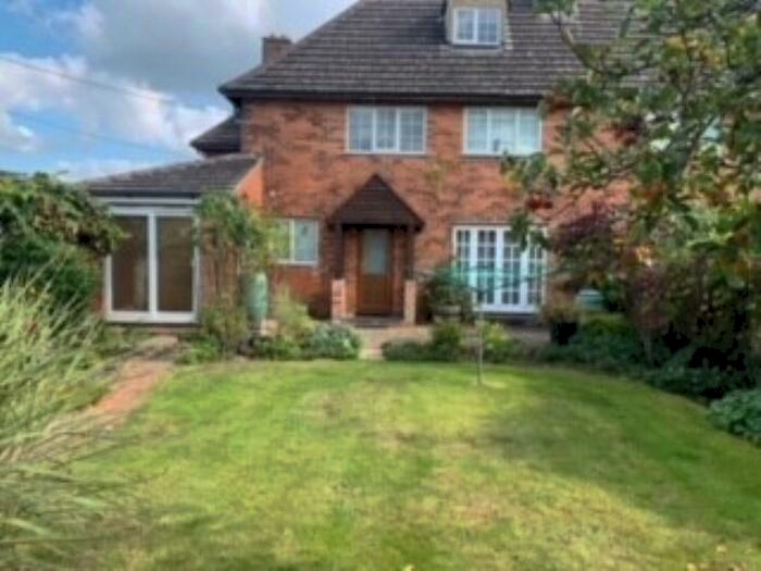 4 Bedroom Semi-Detached House To Rent In Bunkers Hill, Bunkers Hill, Kidlington, OX5