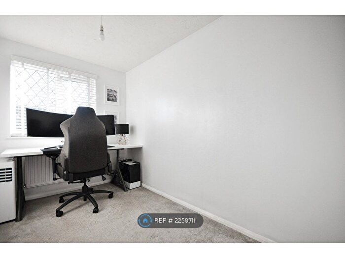 2 Bedroom End Of Terrace House To Rent In Albacore Avenue, Warsash, Southampton, SO31
