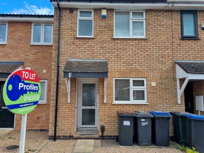 2 Bedroom Town House To Rent In Bosworth Close, Hinckley, LE10
