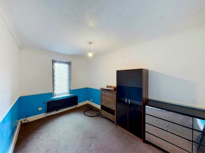 3 Bedroom End Of Terrace House For Sale In Cross Street, Wombwell, Barnsley, South Yorkshire, S73