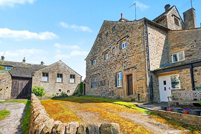 5 Bedroom Cottage For Sale In Trappes Hall, - Brook View, Carleton, BD23