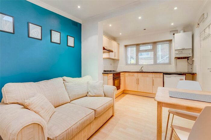 1 Bedroom Flat To Rent In Coningham Mews, London, W12