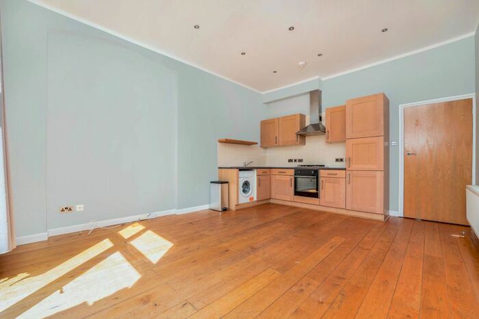 2 Bedroom Flat To Rent In Madeley Road, London, W5
