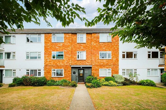 1 Bedroom Flat To Rent In Snakes Lane, Woodford Green, Essex, IG8