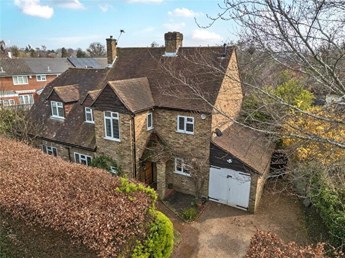 4 Bedroom Detached House For Sale In Walton Park, Walton-on-Thames, Surrey, KT12