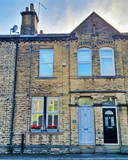 3 Bedroom Terraced House For Sale In Shaw Street, Holywell Green, HX4