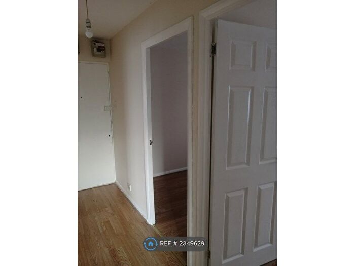 2 Bedroom Flat To Rent In Chantress Close, Dagenham, RM10