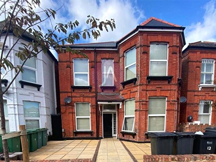 Apartment To Rent In Manstone Road, Kilburn, London, NW2