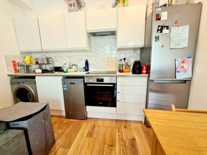 2 Bedroom Flat To Rent In Hanley Road, Finsbury Park, N4