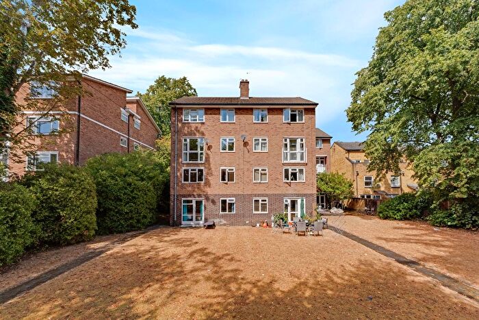 3 Bedroom Flat For Sale In West Hill, London, SW15