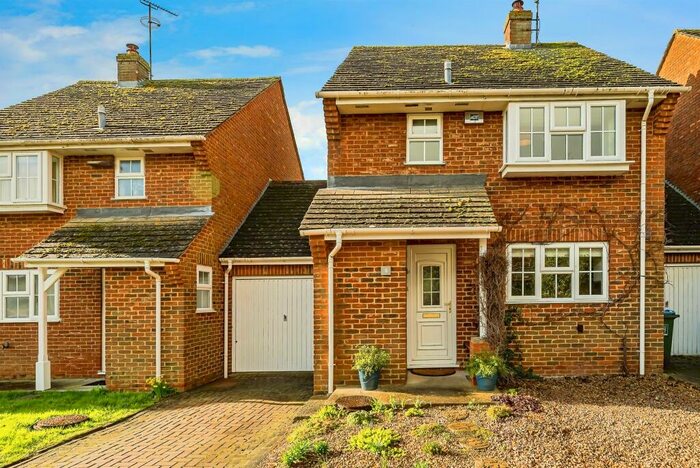 3 Bedroom Link Detached House For Sale In Spring Meadow, Dorton, Aylesbury, HP18