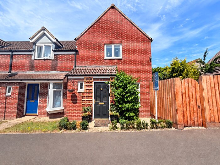 2 Bedroom End Of Terrace House For Sale In Goldfinch Gate, Gillingham, SP8