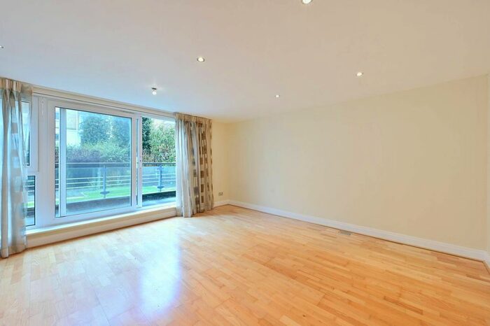 Studio To Rent In Smugglers Way, Wandsworth, London, SW18