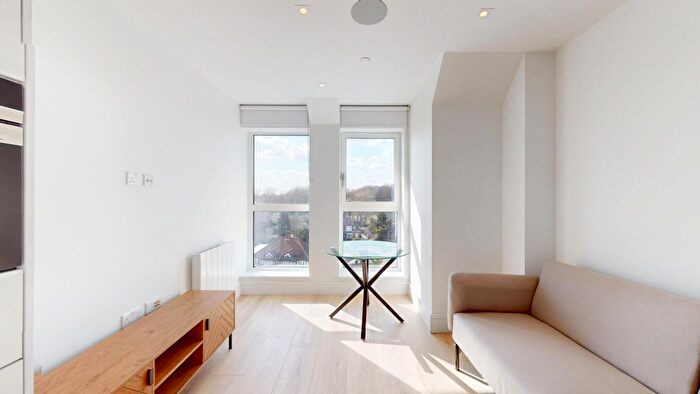 1 Bedroom Flat To Rent In Beverley Way, London, SW20