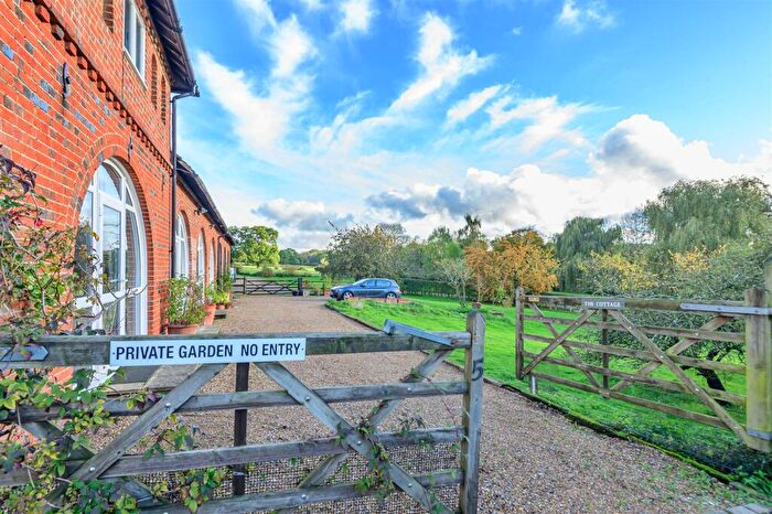 4 Bedroom Detached House To Rent In Guileshill Lane Ockham, GU23