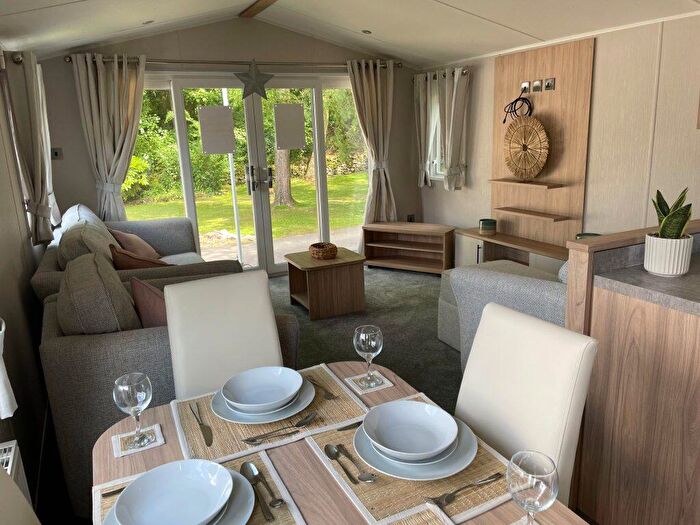 2 Bedroom Park Home For Sale In Newhaven Holiday Park, SK17