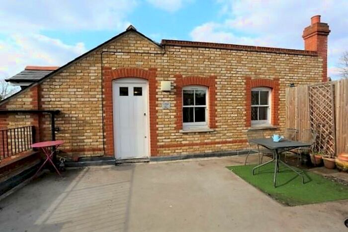 2 Bedroom Flat To Rent In Vestry Road, Walthamstow, London, E17