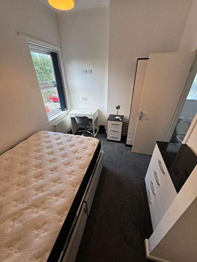 3 Bedroom Flat To Rent In Thornton Road, ST4