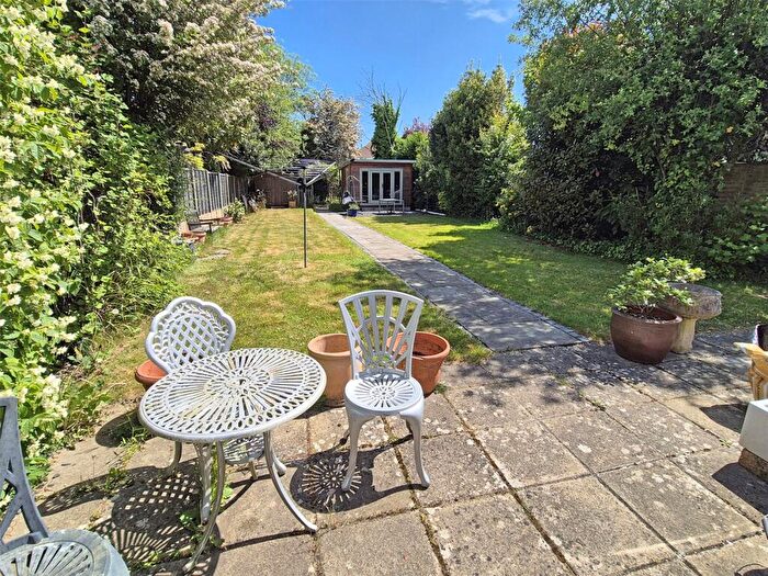 4 Bedroom Detached House For Sale In Albert Road, New Milton, Hampshire, BH25