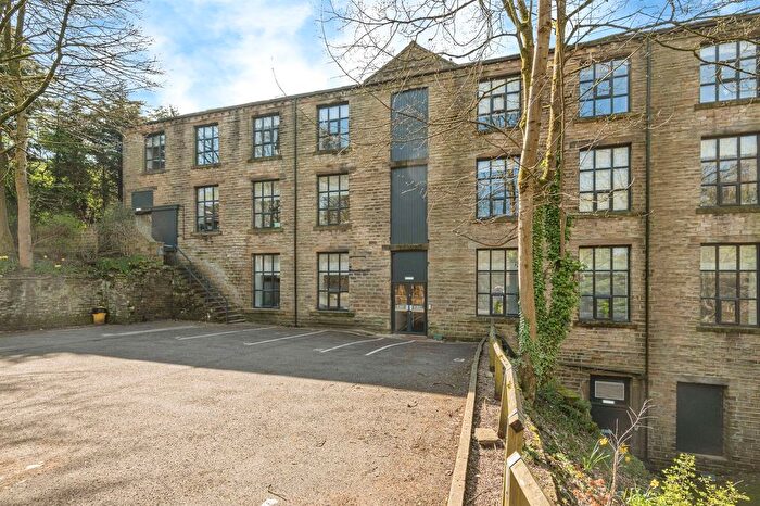 2 Bedroom Flat For Sale In Green Lane, Holmfirth, HD9