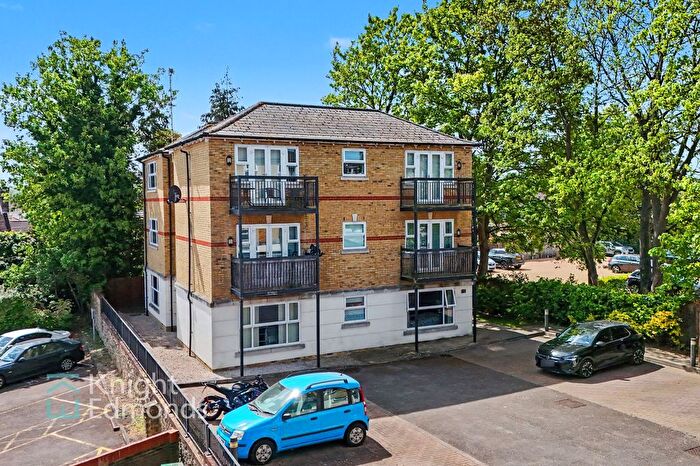 2 Bedroom Flat For Sale In Tonbridge Road, Rocklands, ME16