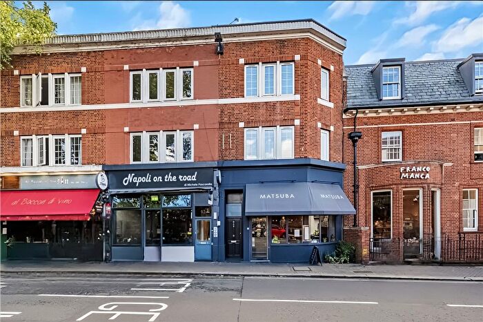 3 Bedroom Maisonette For Sale In Red Lion Street, Surrey, TW9