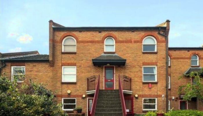 2 Bedroom Flat To Rent In Victoria Park Road, Victoria Park, E9