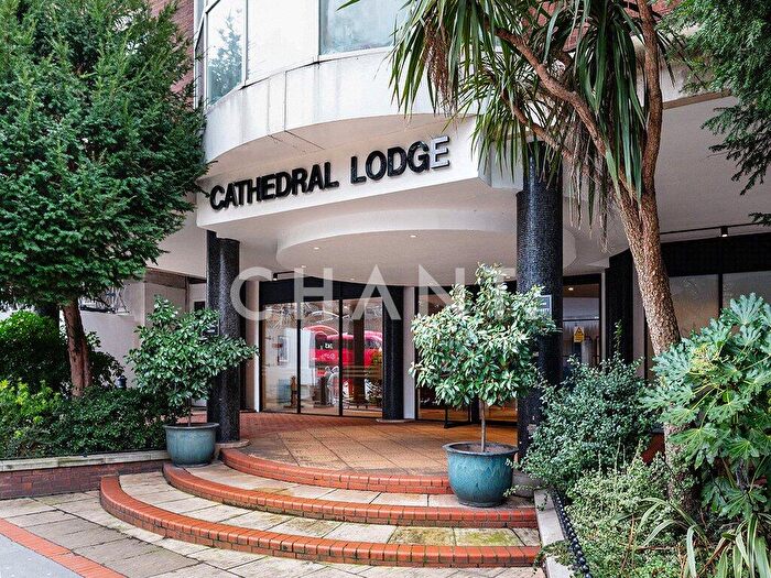1 Bedroom Apartment For Sale In Cathedral Lodge, - Aldersgate Street, Islington, London, EC1A