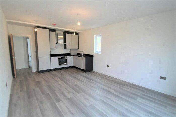 2 Bedroom Flat To Rent In London Road, Staines-Upon-Thames, Surrey, TW18
