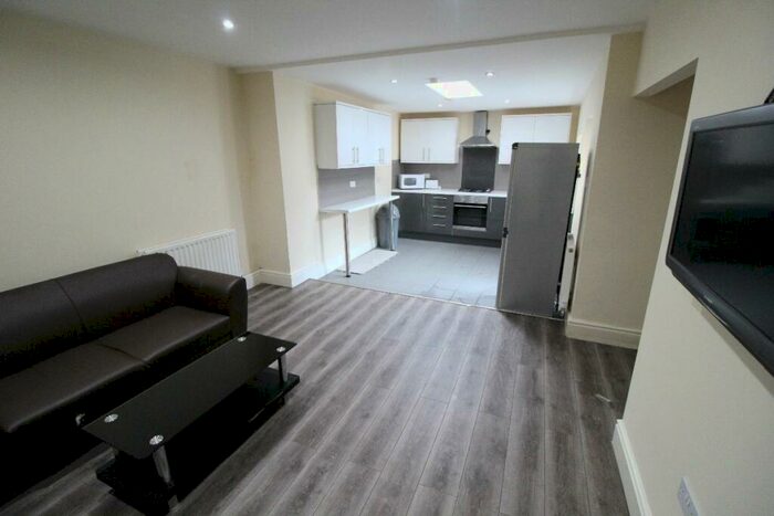 6 Bedroom Terraced House To Rent In Albert Road, Preston, Lancashire, PR1